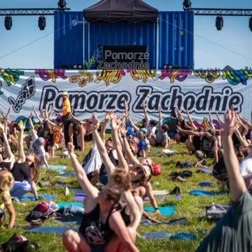 1120 osób, trzy poranki i emocje na PolandRock 2026 – joga i zajęcia MDance na Strefie Pomorza Zachodniego